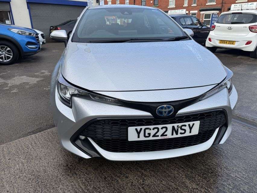 A 2022 TOYOTA COROLLA 1.8 VVT-h GPF Icon Tech Hatchback 5dr Petrol Hybrid CVT Euro 6 (s/s) (122 p A 2022 TOYOTA COROLLA 1.8 VVT-h GPF Icon Tech Hatchback 5dr Petrol Hybrid CVT Euro 6 (s/s) (122 p