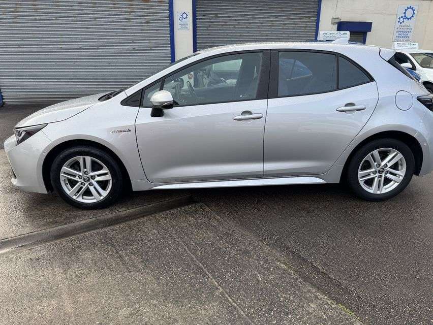 A 2022 TOYOTA COROLLA 1.8 VVT-h GPF Icon Tech Hatchback 5dr Petrol Hybrid CVT Euro 6 (s/s) (122 p A 2022 TOYOTA COROLLA 1.8 VVT-h GPF Icon Tech Hatchback 5dr Petrol Hybrid CVT Euro 6 (s/s) (122 p