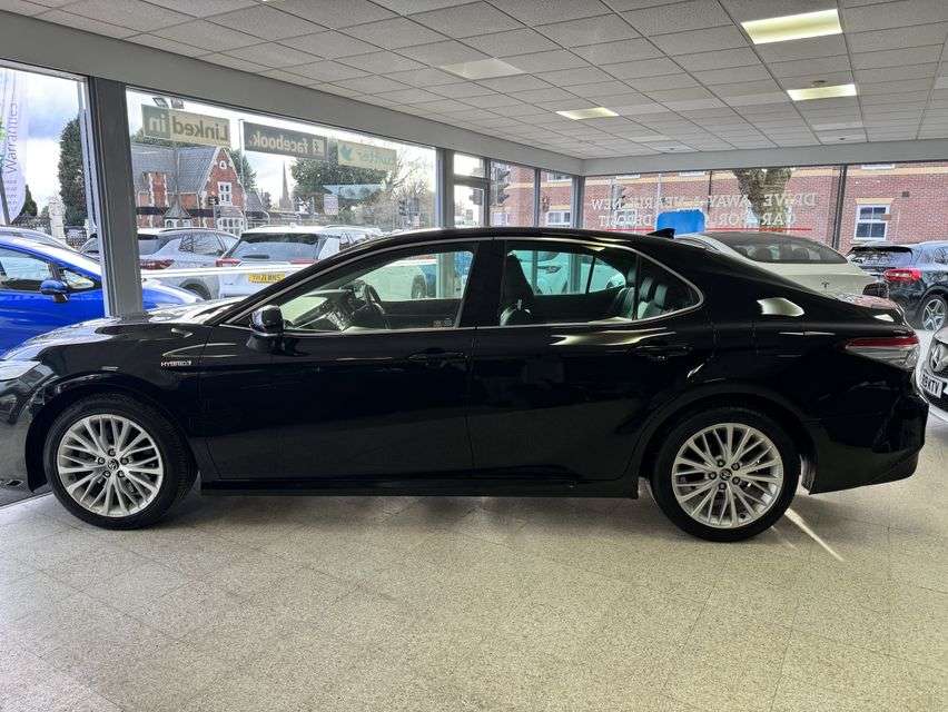 A 2021 TOYOTA CAMRY 2.5 VVT-h Excel Saloon 4dr Petrol Hybrid CVT Euro 6 (s/s) (218 ps) A 2021 TOYOTA CAMRY 2.5 VVT-h Excel Saloon 4dr Petrol Hybrid CVT Euro 6 (s/s) (218 ps)