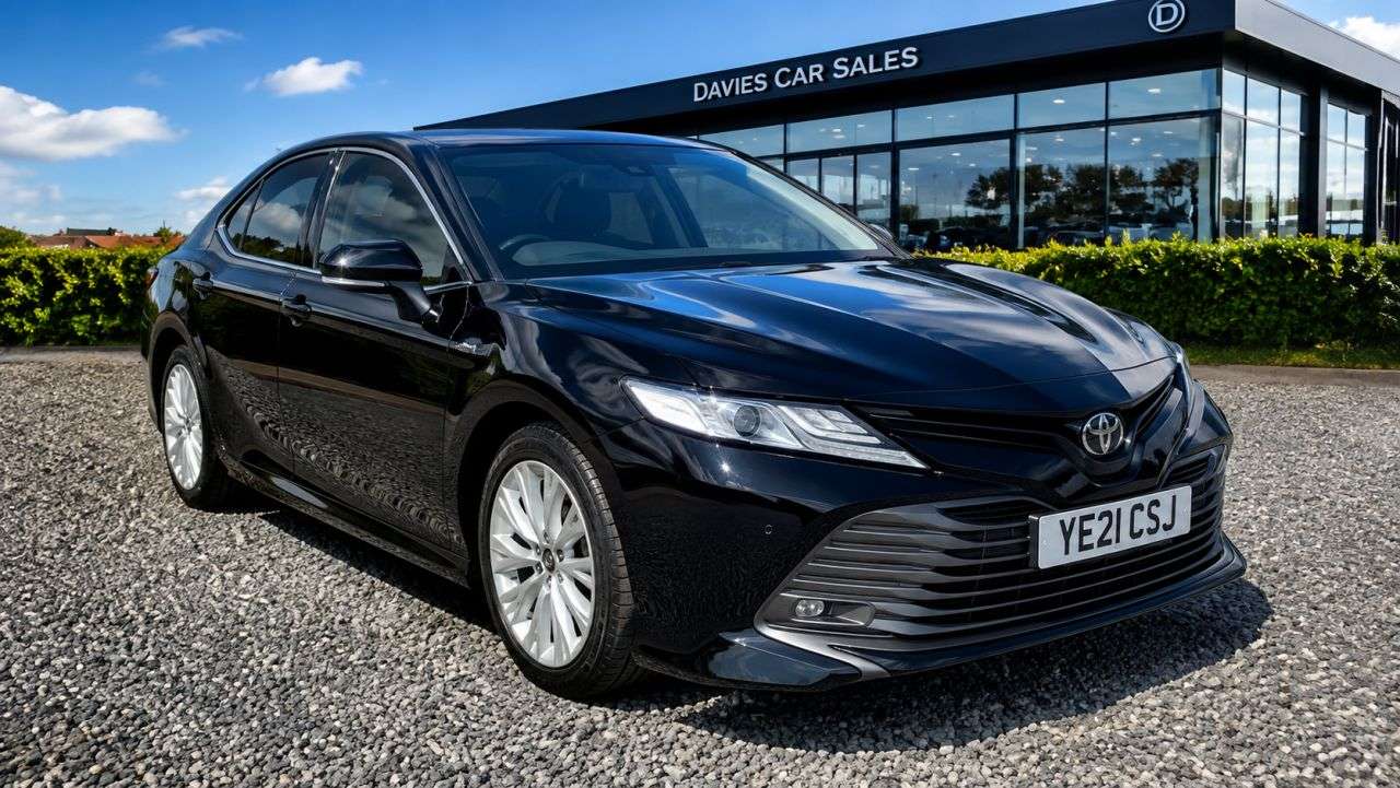 A 2021 TOYOTA CAMRY 2.5 VVT-h Excel Saloon 4dr Petrol Hybrid CVT Euro 6 (s/s) (218 ps) A 2021 TOYOTA CAMRY 2.5 VVT-h Excel Saloon 4dr Petrol Hybrid CVT Euro 6 (s/s) (218 ps)