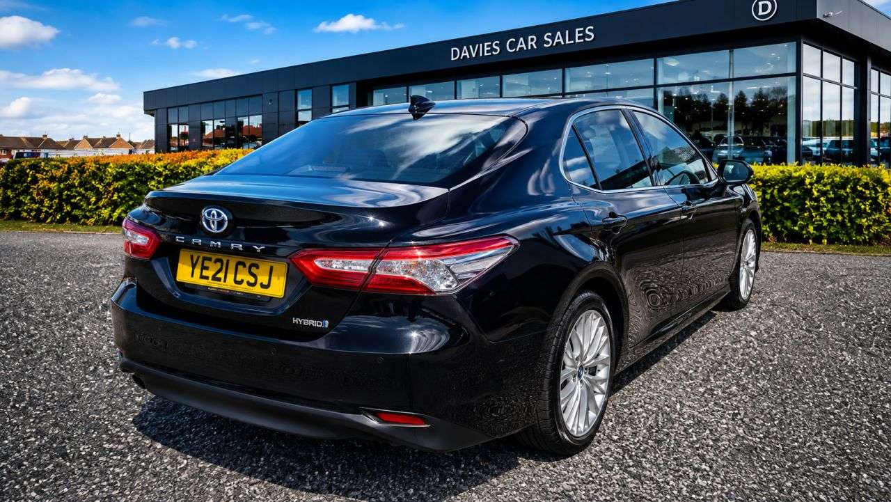 A 2021 TOYOTA CAMRY 2.5 VVT-h Excel Saloon 4dr Petrol Hybrid CVT Euro 6 (s/s) (218 ps) A 2021 TOYOTA CAMRY 2.5 VVT-h Excel Saloon 4dr Petrol Hybrid CVT Euro 6 (s/s) (218 ps)