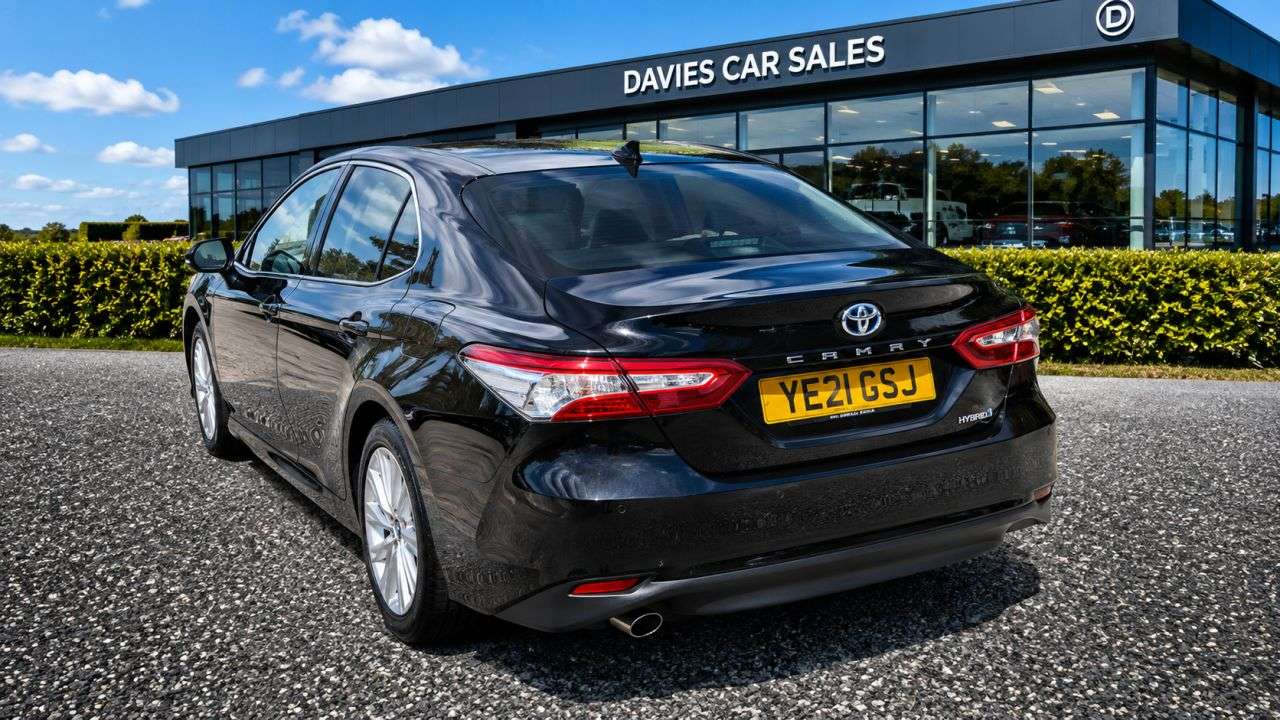 A 2021 TOYOTA CAMRY 2.5 VVT-h Excel Saloon 4dr Petrol Hybrid CVT Euro 6 (s/s) (218 ps) A 2021 TOYOTA CAMRY 2.5 VVT-h Excel Saloon 4dr Petrol Hybrid CVT Euro 6 (s/s) (218 ps)