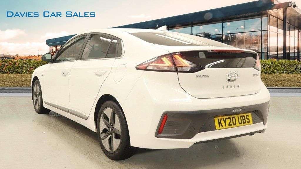 A 2020 HYUNDAI IONIQ 1.6 h-GDi Premium SE Hatchback 5dr Petrol Hybrid DCT Euro 6 (s/s) (141 ps) A 2020 HYUNDAI IONIQ 1.6 h-GDi Premium SE Hatchback 5dr Petrol Hybrid DCT Euro 6 (s/s) (141 ps)