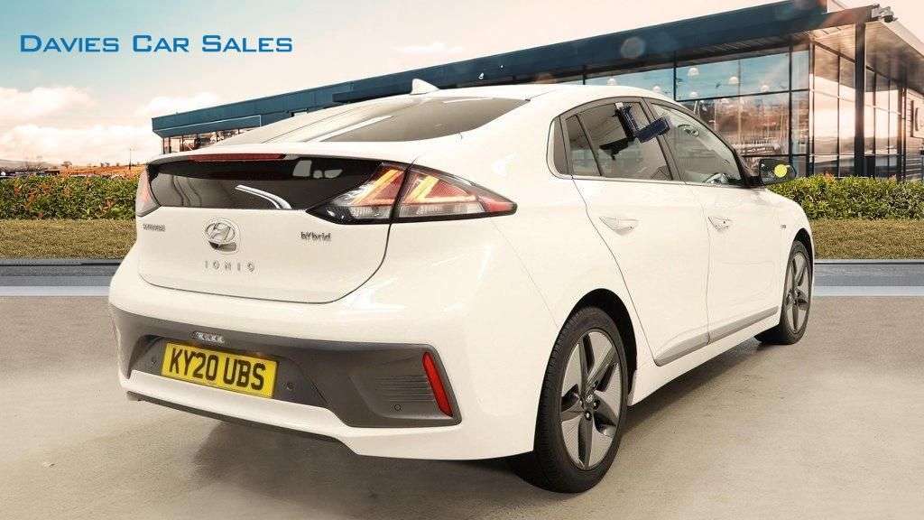 A 2020 HYUNDAI IONIQ 1.6 h-GDi Premium SE Hatchback 5dr Petrol Hybrid DCT Euro 6 (s/s) (141 ps) A 2020 HYUNDAI IONIQ 1.6 h-GDi Premium SE Hatchback 5dr Petrol Hybrid DCT Euro 6 (s/s) (141 ps)