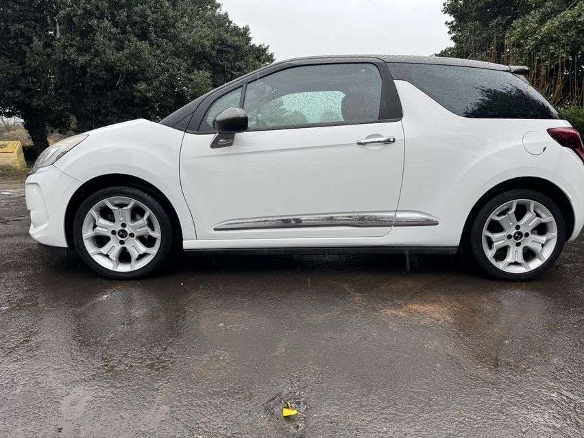 A 2017 DS AUTOMOBILES DS 3 1.6 BlueHDi Ultra Prestige Hatchback 3dr Diesel Manual Euro 6 (s/s) (120 ps A 2017 DS AUTOMOBILES DS 3 1.6 BlueHDi Ultra Prestige Hatchback 3dr Diesel Manual Euro 6 (s/s) (120 ps