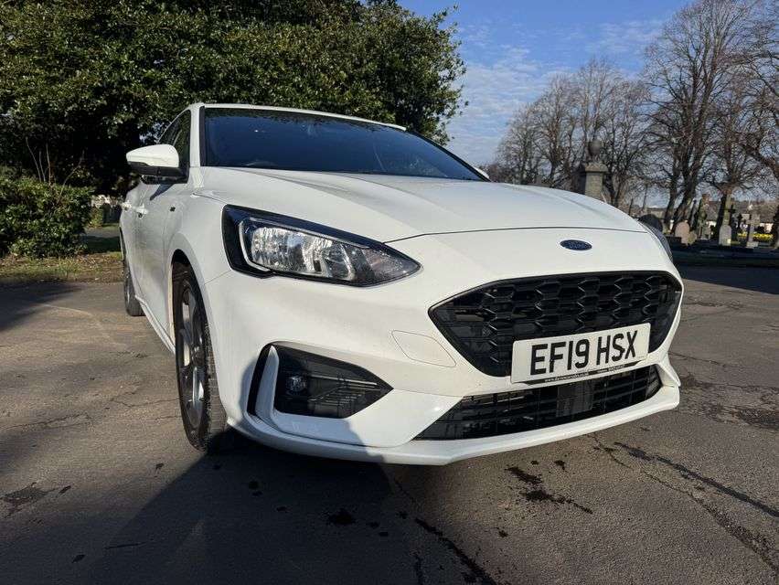 A 2019 FORD FOCUS 1.0T EcoBoost ST-Line Hatchback 5dr Petrol Manual Euro 6 (s/s) (125 ps) A 2019 FORD FOCUS 1.0T EcoBoost ST-Line Hatchback 5dr Petrol Manual Euro 6 (s/s) (125 ps)