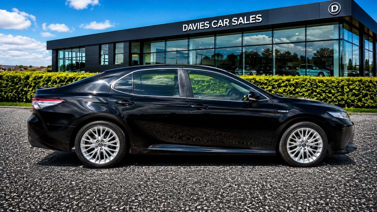 A 2021 TOYOTA CAMRY 2.5 VVT-h Excel Saloon 4dr Petrol Hybrid CVT Euro 6 (s/s) (218 ps) A 2021 TOYOTA CAMRY 2.5 VVT-h Excel Saloon 4dr Petrol Hybrid CVT Euro 6 (s/s) (218 ps)