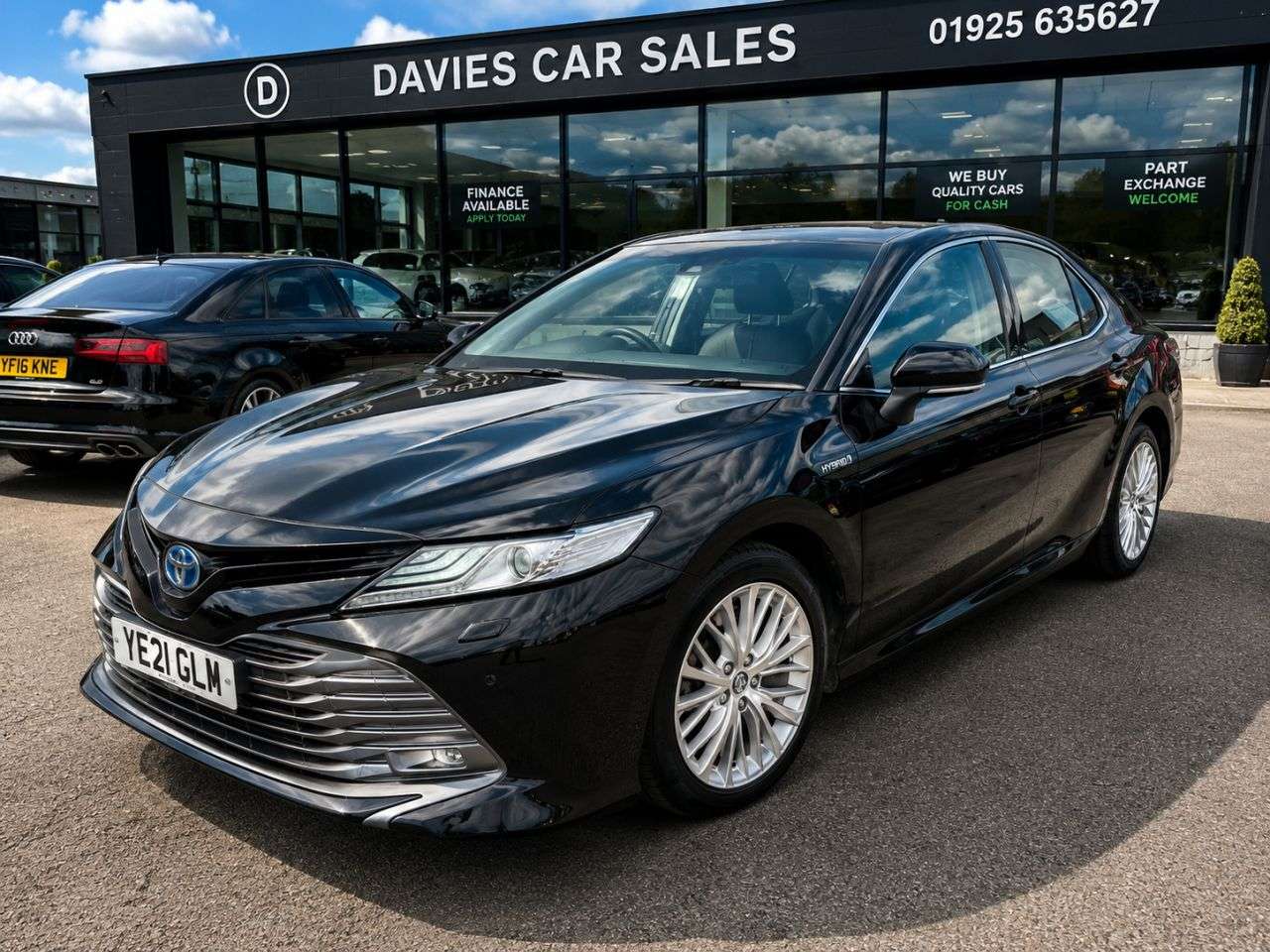 A 2021 TOYOTA CAMRY 2.5 VVT-h Excel Saloon 4dr Petrol Hybrid CVT Euro 6 (s/s) (218 ps) A 2021 TOYOTA CAMRY 2.5 VVT-h Excel Saloon 4dr Petrol Hybrid CVT Euro 6 (s/s) (218 ps)