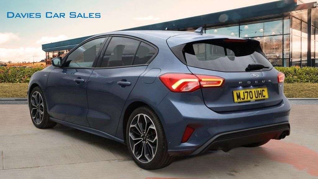 A 2020 FORD FOCUS 1.0T EcoBoost MHEV ST-Line X Edition Hatchback 5dr Petrol Manual Euro 6 (s/ A 2020 FORD FOCUS 1.0T EcoBoost MHEV ST-Line X Edition Hatchback 5dr Petrol Manual Euro 6 (s/