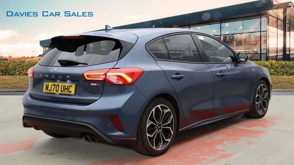 A 2020 FORD FOCUS 1.0T EcoBoost MHEV ST-Line X Edition Hatchback 5dr Petrol Manual Euro 6 (s/ A 2020 FORD FOCUS 1.0T EcoBoost MHEV ST-Line X Edition Hatchback 5dr Petrol Manual Euro 6 (s/