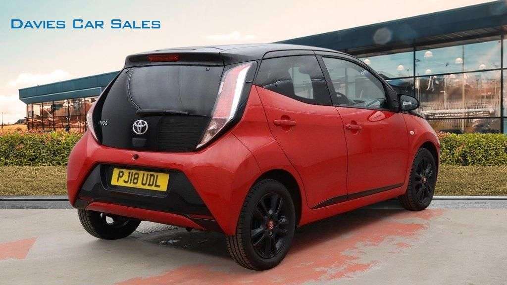 A 2018 TOYOTA AYGO 1.0 VVT-i x-cite 4 Red Bi-Tone Hatchback 5dr Petrol Manual Euro 6 (68 ps) A 2018 TOYOTA AYGO 1.0 VVT-i x-cite 4 Red Bi-Tone Hatchback 5dr Petrol Manual Euro 6 (68 ps)