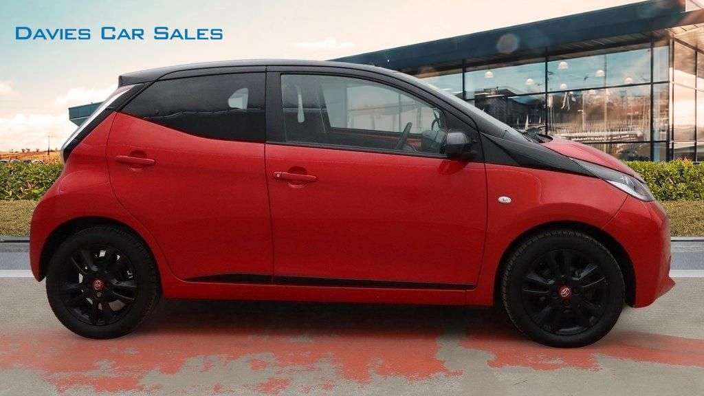 A 2018 TOYOTA AYGO 1.0 VVT-i x-cite 4 Red Bi-Tone Hatchback 5dr Petrol Manual Euro 6 (68 ps) A 2018 TOYOTA AYGO 1.0 VVT-i x-cite 4 Red Bi-Tone Hatchback 5dr Petrol Manual Euro 6 (68 ps)