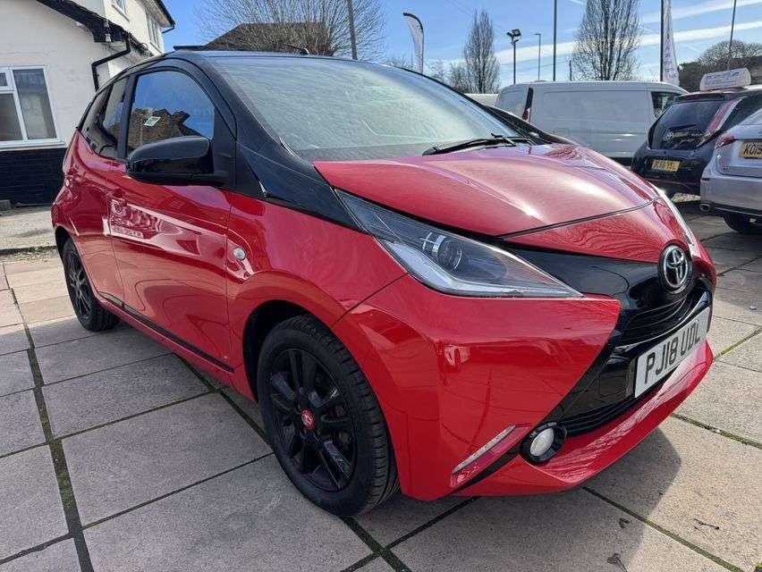 A 2018 TOYOTA AYGO 1.0 VVT-i x-cite 4 Red Bi-Tone Hatchback 5dr Petrol Manual Euro 6 (68 ps) A 2018 TOYOTA AYGO 1.0 VVT-i x-cite 4 Red Bi-Tone Hatchback 5dr Petrol Manual Euro 6 (68 ps)