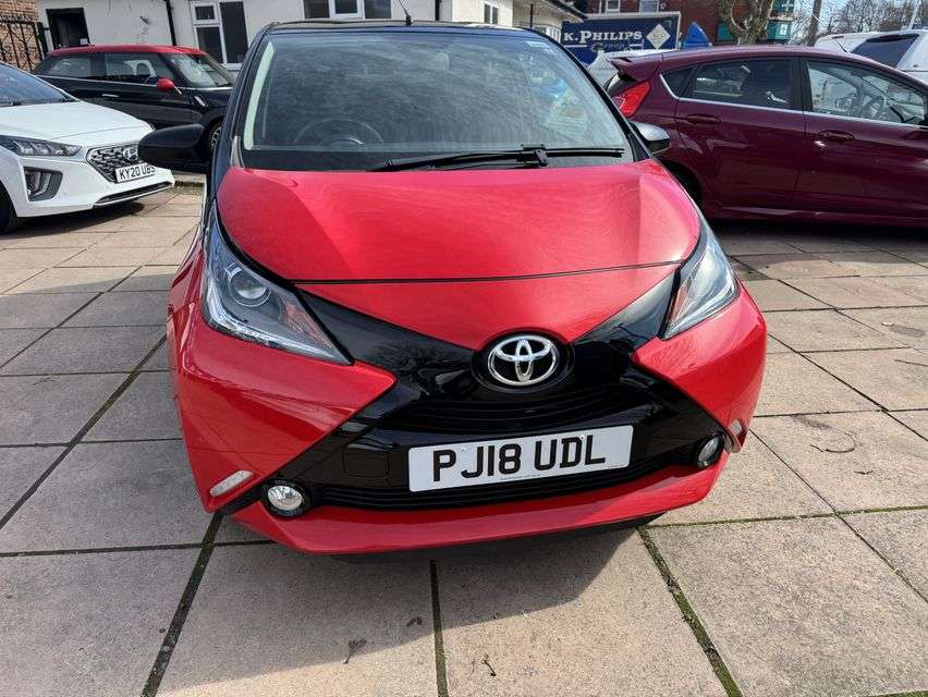 A 2018 TOYOTA AYGO 1.0 VVT-i x-cite 4 Red Bi-Tone Hatchback 5dr Petrol Manual Euro 6 (68 ps) A 2018 TOYOTA AYGO 1.0 VVT-i x-cite 4 Red Bi-Tone Hatchback 5dr Petrol Manual Euro 6 (68 ps)