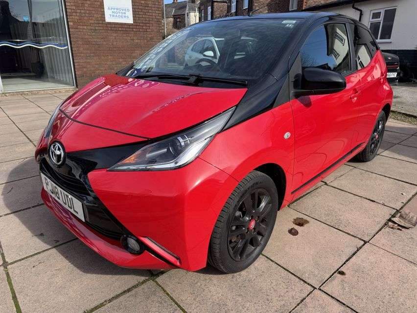A 2018 TOYOTA AYGO 1.0 VVT-i x-cite 4 Red Bi-Tone Hatchback 5dr Petrol Manual Euro 6 (68 ps) A 2018 TOYOTA AYGO 1.0 VVT-i x-cite 4 Red Bi-Tone Hatchback 5dr Petrol Manual Euro 6 (68 ps)