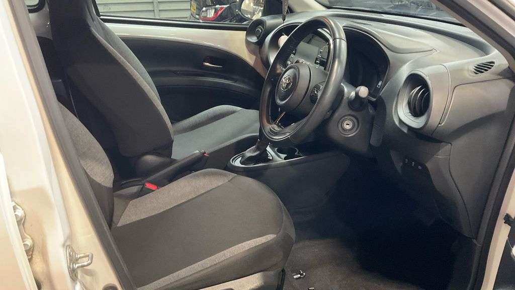 2023 TOYOTA AYGO X 2023 TOYOTA AYGO X
