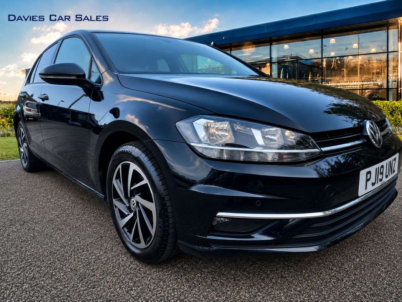 A 2019 VOLKSWAGEN GOLF 1.0 TSI Match Hatchback 5dr Petrol Manual Euro 6 (s/s) (115 ps) A 2019 VOLKSWAGEN GOLF 1.0 TSI Match Hatchback 5dr Petrol Manual Euro 6 (s/s) (115 ps)