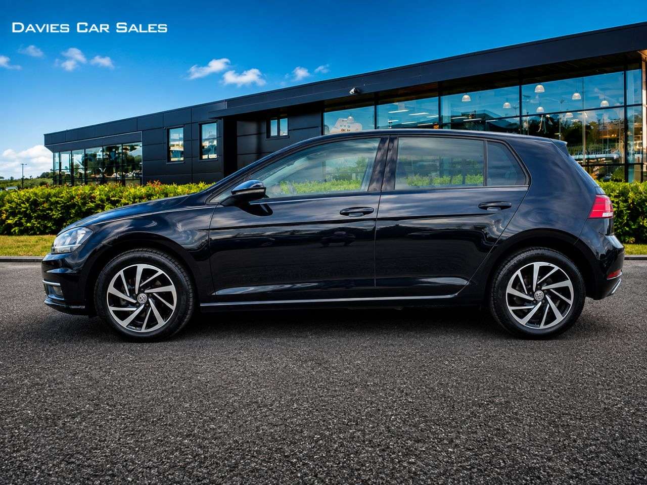 A 2019 VOLKSWAGEN GOLF 1.0 TSI Match Hatchback 5dr Petrol Manual Euro 6 (s/s) (115 ps) A 2019 VOLKSWAGEN GOLF 1.0 TSI Match Hatchback 5dr Petrol Manual Euro 6 (s/s) (115 ps)