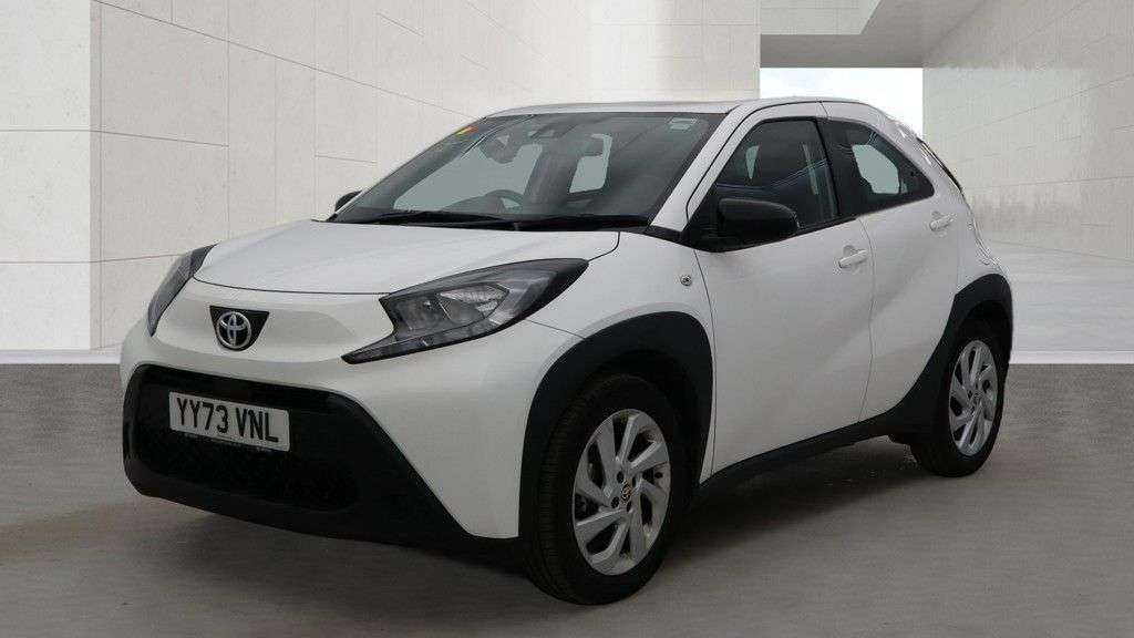 A 2023 TOYOTA AYGO X 1.0 VVT-i Pure Hatchback 5dr Petrol x-shift Euro 6 (s/s) (72 ps) A 2023 TOYOTA AYGO X 1.0 VVT-i Pure Hatchback 5dr Petrol x-shift Euro 6 (s/s) (72 ps)