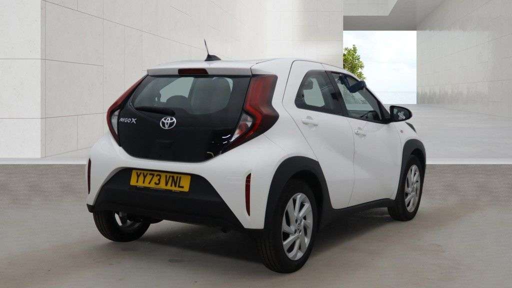 A 2023 TOYOTA AYGO X 1.0 VVT-i Pure Hatchback 5dr Petrol x-shift Euro 6 (s/s) (72 ps) A 2023 TOYOTA AYGO X 1.0 VVT-i Pure Hatchback 5dr Petrol x-shift Euro 6 (s/s) (72 ps)
