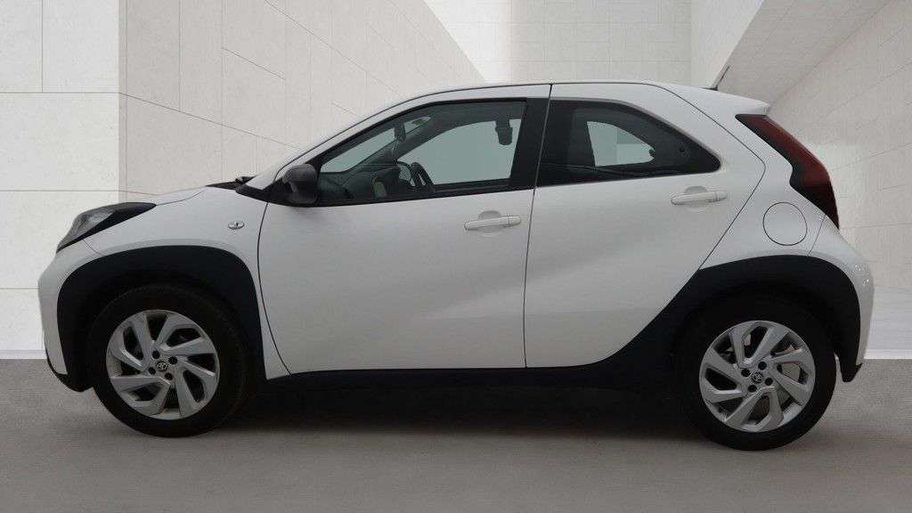2023 TOYOTA AYGO X 2023 TOYOTA AYGO X