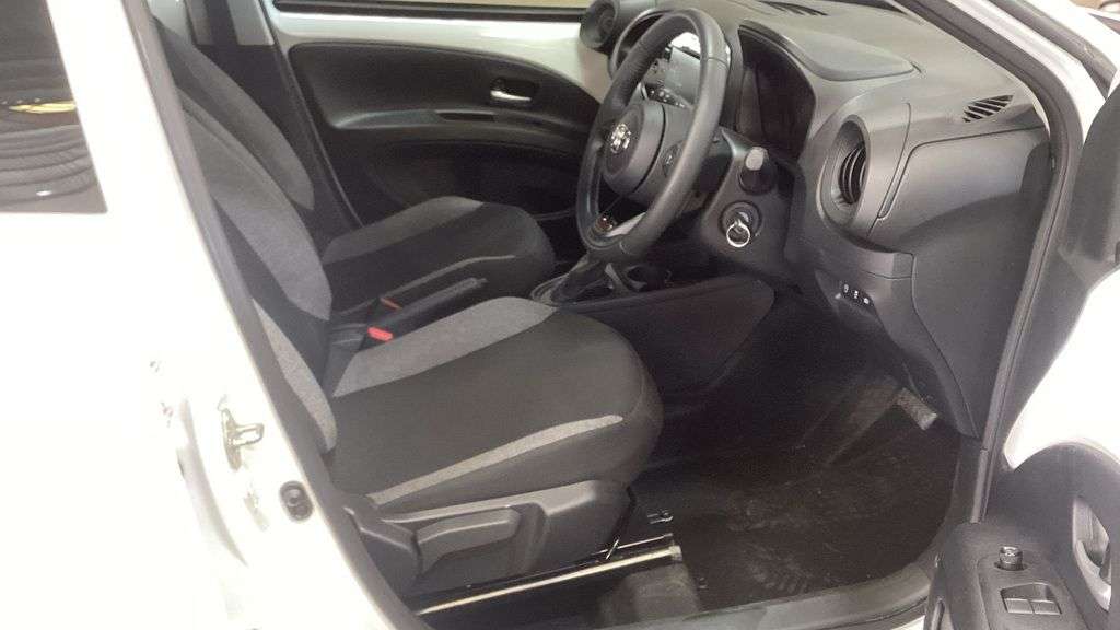 2023 TOYOTA AYGO X 2023 TOYOTA AYGO X