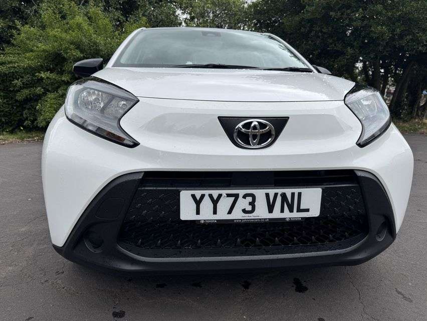 A 2023 TOYOTA AYGO X 1.0 VVT-i Pure Hatchback 5dr Petrol x-shift Euro 6 (s/s) (72 ps) A 2023 TOYOTA AYGO X 1.0 VVT-i Pure Hatchback 5dr Petrol x-shift Euro 6 (s/s) (72 ps)