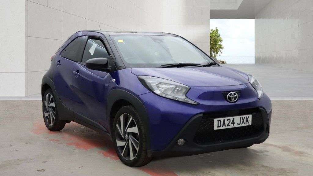 A 2024 TOYOTA AYGO X 1.0 VVT-i Edge Hatchback 5dr Petrol x-shift Euro 6 (s/s) (72 ps) A 2024 TOYOTA AYGO X 1.0 VVT-i Edge Hatchback 5dr Petrol x-shift Euro 6 (s/s) (72 ps)