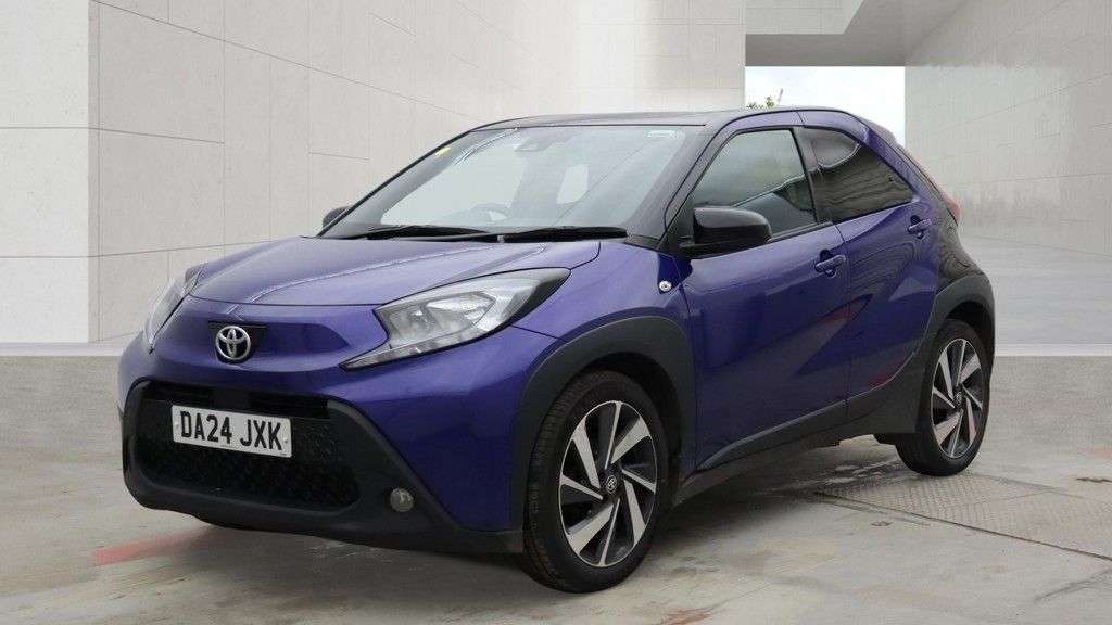 A 2024 TOYOTA AYGO X 1.0 VVT-i Edge Hatchback 5dr Petrol x-shift Euro 6 (s/s) (72 ps) A 2024 TOYOTA AYGO X 1.0 VVT-i Edge Hatchback 5dr Petrol x-shift Euro 6 (s/s) (72 ps)