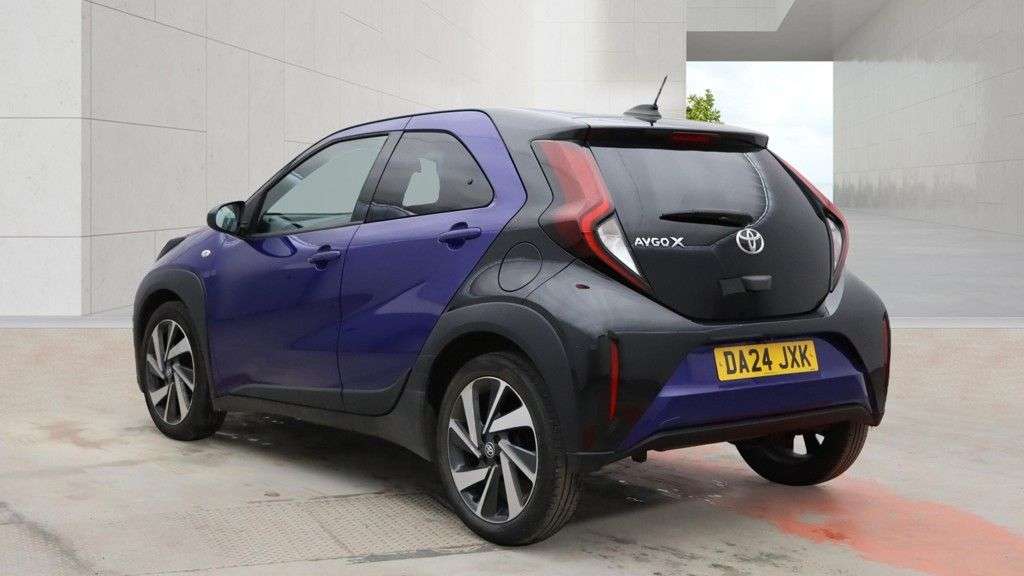 A 2024 TOYOTA AYGO X 1.0 VVT-i Edge Hatchback 5dr Petrol x-shift Euro 6 (s/s) (72 ps) A 2024 TOYOTA AYGO X 1.0 VVT-i Edge Hatchback 5dr Petrol x-shift Euro 6 (s/s) (72 ps)