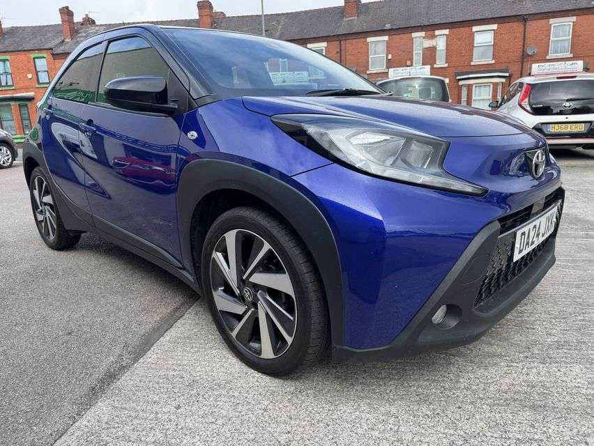 A 2024 TOYOTA AYGO X 1.0 VVT-i Edge Hatchback 5dr Petrol x-shift Euro 6 (s/s) (72 ps) A 2024 TOYOTA AYGO X 1.0 VVT-i Edge Hatchback 5dr Petrol x-shift Euro 6 (s/s) (72 ps)