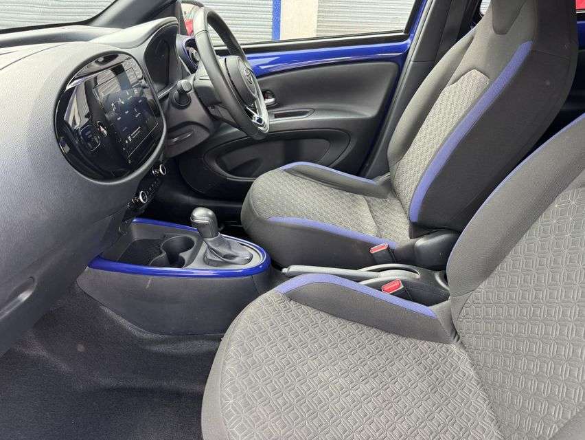A 2024 TOYOTA AYGO X 1.0 VVT-i Edge Hatchback 5dr Petrol x-shift Euro 6 (s/s) (72 ps) A 2024 TOYOTA AYGO X 1.0 VVT-i Edge Hatchback 5dr Petrol x-shift Euro 6 (s/s) (72 ps)
