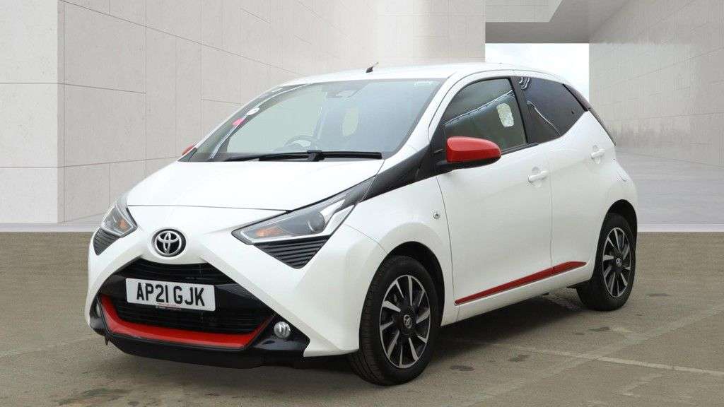 A 2021 TOYOTA AYGO 1.0 VVT-i x-trend Hatchback 5dr Petrol x-shift Euro 6 (Safety Sense) (71 ps A 2021 TOYOTA AYGO 1.0 VVT-i x-trend Hatchback 5dr Petrol x-shift Euro 6 (Safety Sense) (71 ps