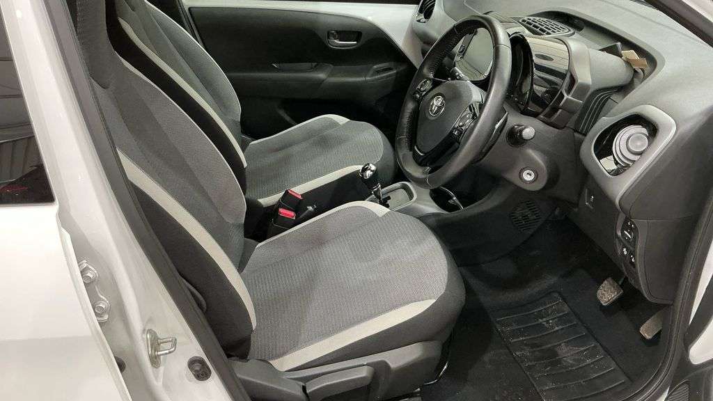 2021 TOYOTA AYGO 2021 TOYOTA AYGO
