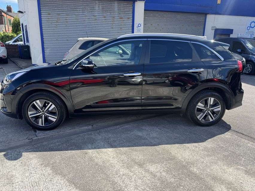 A 2020 KIA NIRO 1.6 GDi 2 SUV 5dr Petrol Hybrid DCT Euro 6 (s/s) (139 bhp) A 2020 KIA NIRO 1.6 GDi 2 SUV 5dr Petrol Hybrid DCT Euro 6 (s/s) (139 bhp)