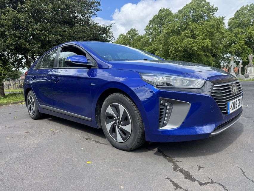 A 2019 HYUNDAI IONIQ 1.6 h-GDi GPF SE Hatchback 5dr Petrol Hybrid DCT Euro 6 (s/s) (141 ps) A 2019 HYUNDAI IONIQ 1.6 h-GDi GPF SE Hatchback 5dr Petrol Hybrid DCT Euro 6 (s/s) (141 ps)