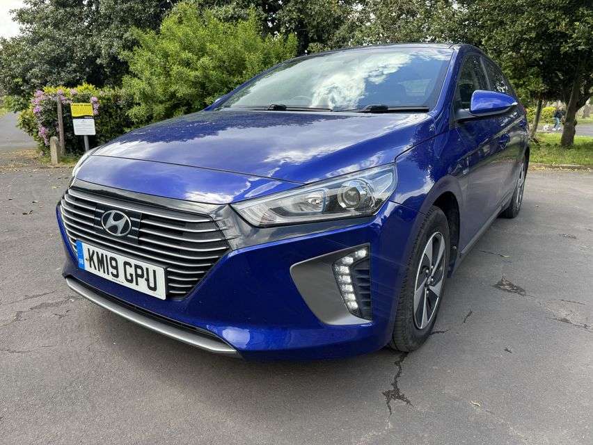 A 2019 HYUNDAI IONIQ 1.6 h-GDi GPF SE Hatchback 5dr Petrol Hybrid DCT Euro 6 (s/s) (141 ps) A 2019 HYUNDAI IONIQ 1.6 h-GDi GPF SE Hatchback 5dr Petrol Hybrid DCT Euro 6 (s/s) (141 ps)