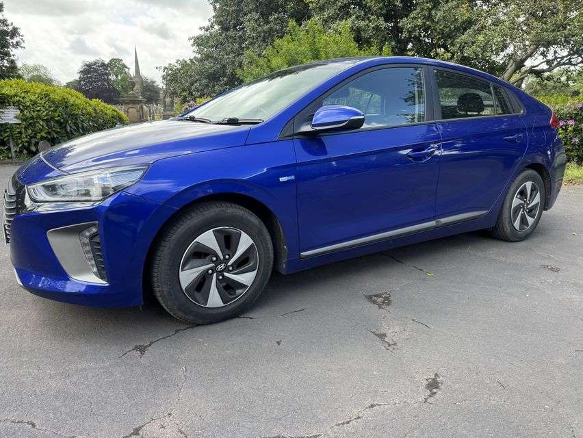 A 2019 HYUNDAI IONIQ 1.6 h-GDi GPF SE Hatchback 5dr Petrol Hybrid DCT Euro 6 (s/s) (141 ps) A 2019 HYUNDAI IONIQ 1.6 h-GDi GPF SE Hatchback 5dr Petrol Hybrid DCT Euro 6 (s/s) (141 ps)