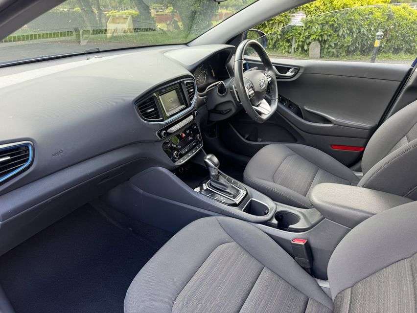 A 2019 HYUNDAI IONIQ 1.6 h-GDi GPF SE Hatchback 5dr Petrol Hybrid DCT Euro 6 (s/s) (141 ps) A 2019 HYUNDAI IONIQ 1.6 h-GDi GPF SE Hatchback 5dr Petrol Hybrid DCT Euro 6 (s/s) (141 ps)