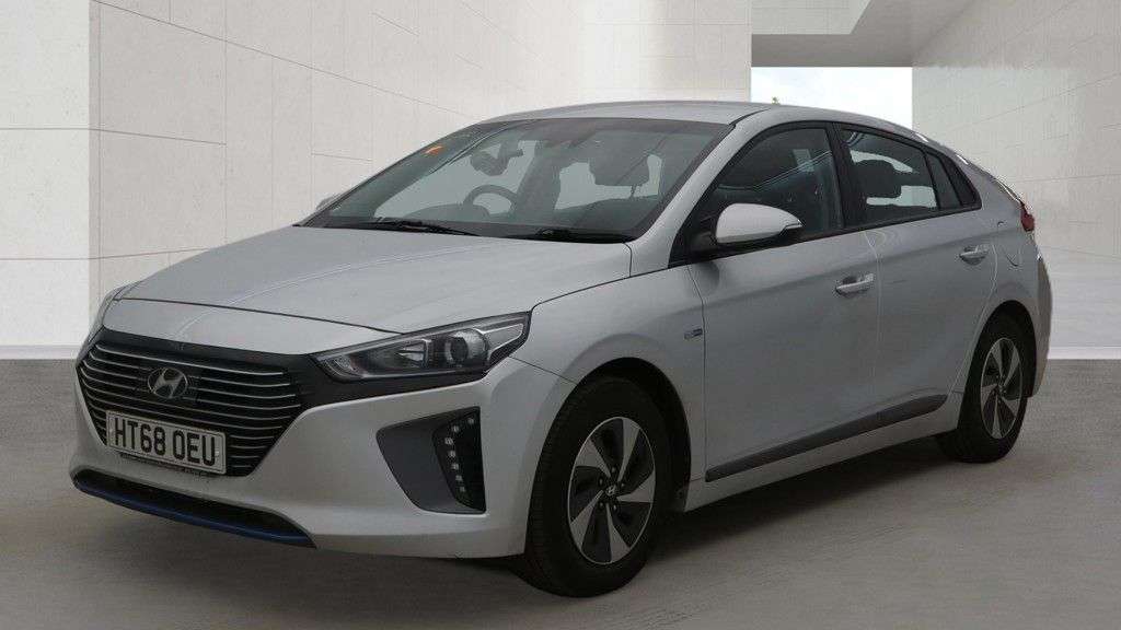 A 2019 HYUNDAI IONIQ 1.6 h-GDi GPF SE Hatchback 5dr Petrol Hybrid DCT Euro 6 (s/s) (141 ps) A 2019 HYUNDAI IONIQ 1.6 h-GDi GPF SE Hatchback 5dr Petrol Hybrid DCT Euro 6 (s/s) (141 ps)
