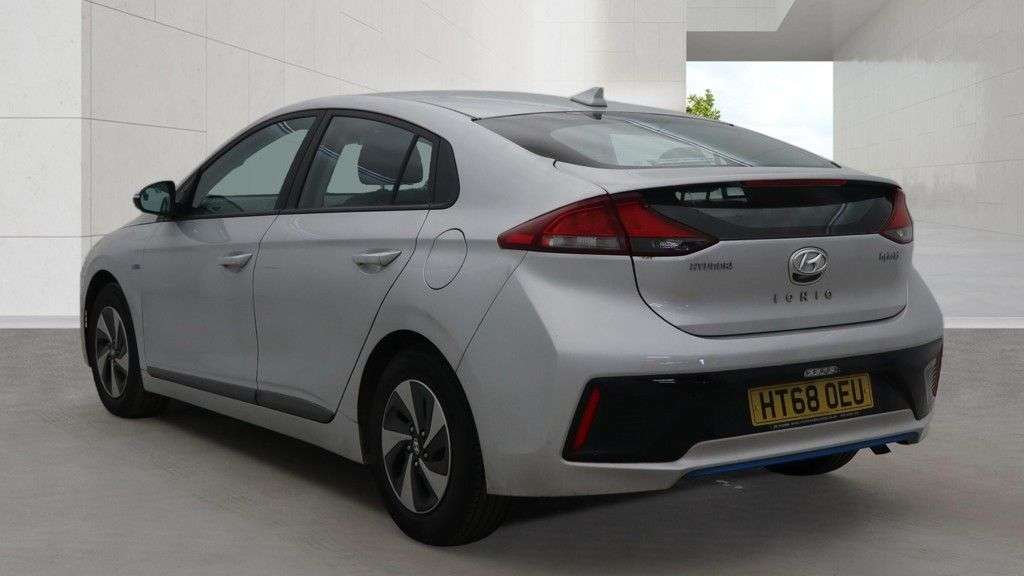 A 2019 HYUNDAI IONIQ 1.6 h-GDi GPF SE Hatchback 5dr Petrol Hybrid DCT Euro 6 (s/s) (141 ps) A 2019 HYUNDAI IONIQ 1.6 h-GDi GPF SE Hatchback 5dr Petrol Hybrid DCT Euro 6 (s/s) (141 ps)