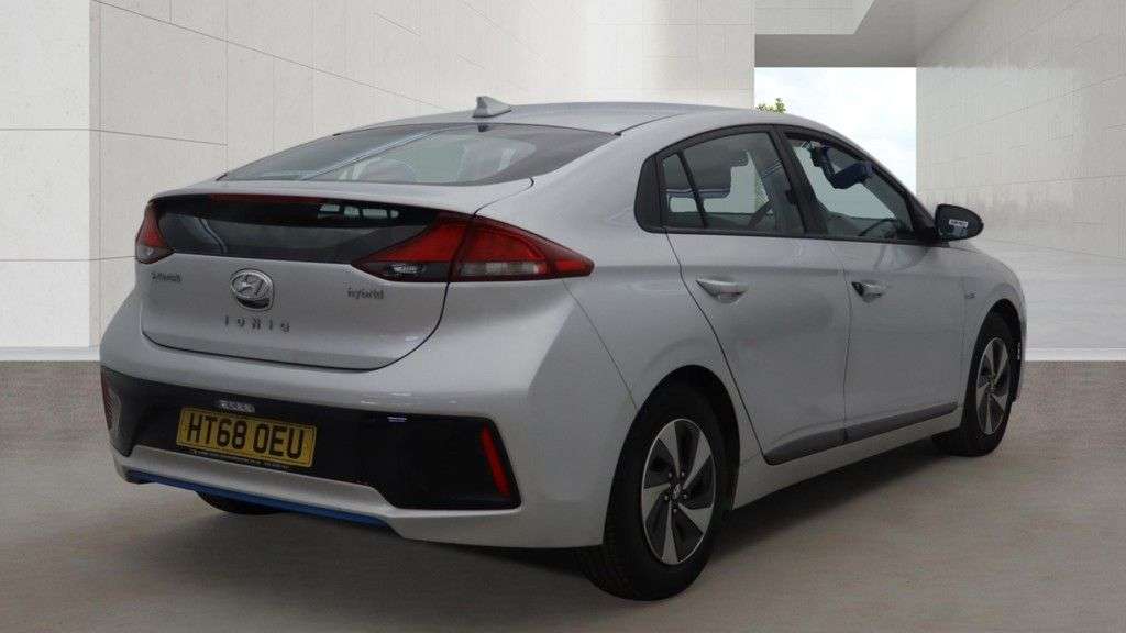 A 2019 HYUNDAI IONIQ 1.6 h-GDi GPF SE Hatchback 5dr Petrol Hybrid DCT Euro 6 (s/s) (141 ps) A 2019 HYUNDAI IONIQ 1.6 h-GDi GPF SE Hatchback 5dr Petrol Hybrid DCT Euro 6 (s/s) (141 ps)
