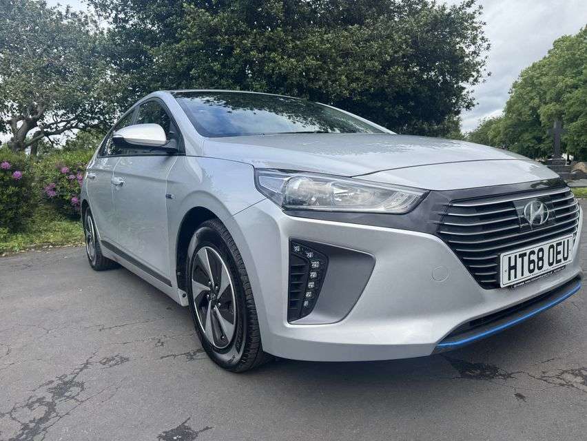 A 2019 HYUNDAI IONIQ 1.6 h-GDi GPF SE Hatchback 5dr Petrol Hybrid DCT Euro 6 (s/s) (141 ps) A 2019 HYUNDAI IONIQ 1.6 h-GDi GPF SE Hatchback 5dr Petrol Hybrid DCT Euro 6 (s/s) (141 ps)