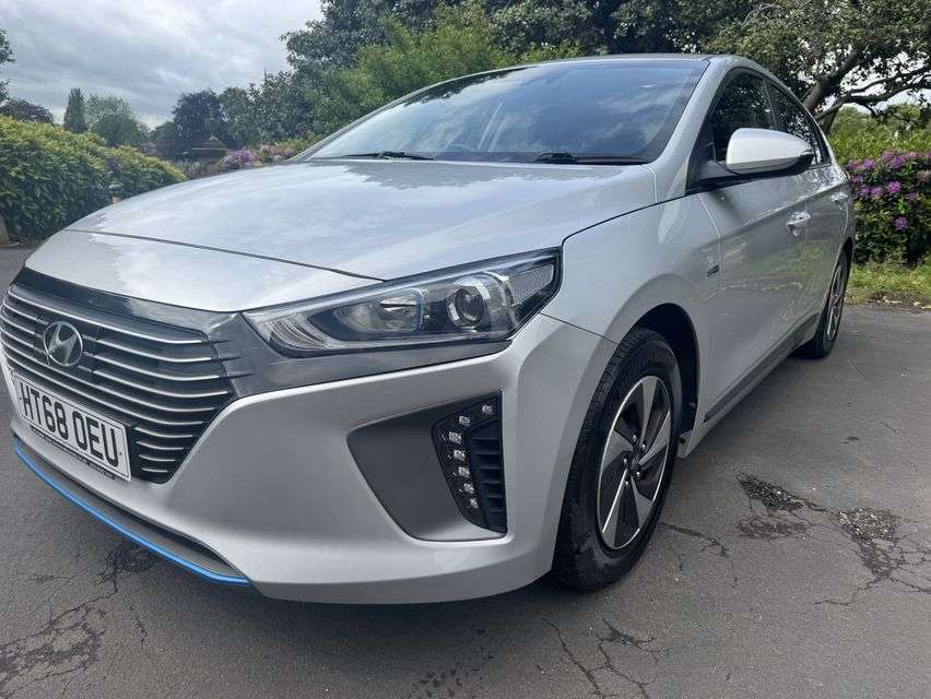 A 2019 HYUNDAI IONIQ 1.6 h-GDi GPF SE Hatchback 5dr Petrol Hybrid DCT Euro 6 (s/s) (141 ps) A 2019 HYUNDAI IONIQ 1.6 h-GDi GPF SE Hatchback 5dr Petrol Hybrid DCT Euro 6 (s/s) (141 ps)