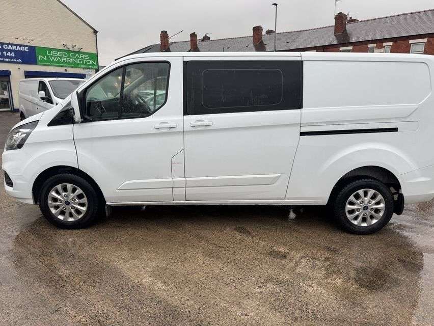 A 2023 FORD TRANSIT CUSTOM 2.0 300 EcoBlue Limited Crew Van Double Cab 5dr Diesel Manual L1 H1 Euro 6 A 2023 FORD TRANSIT CUSTOM 2.0 300 EcoBlue Limited Crew Van Double Cab 5dr Diesel Manual L1 H1 Euro 6