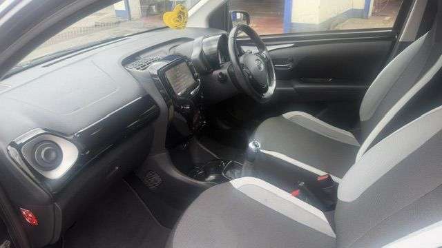 A 2015 TOYOTA AYGO 1.0 VVT-i x-clusiv Hatchback 5dr Petrol Manual Euro 5 Euro 5 (68 ps) A 2015 TOYOTA AYGO 1.0 VVT-i x-clusiv Hatchback 5dr Petrol Manual Euro 5 Euro 5 (68 ps)