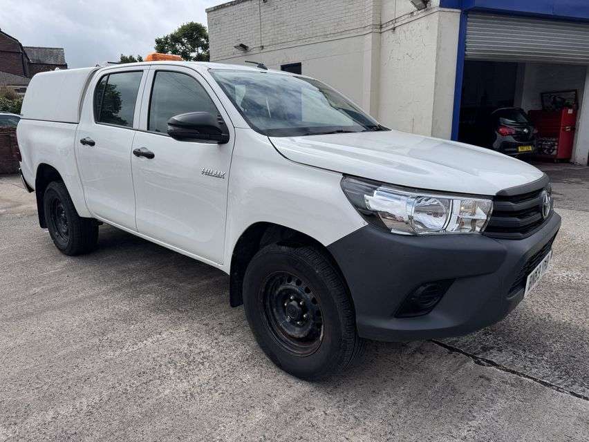 A 2019 TOYOTA HI-LUX 2.4 D-4D Active Pickup Extended Cab 4dr Diesel Manual 4WD Euro 6 (3.5t) (15 A 2019 TOYOTA HI-LUX 2.4 D-4D Active Pickup Extended Cab 4dr Diesel Manual 4WD Euro 6 (3.5t) (15