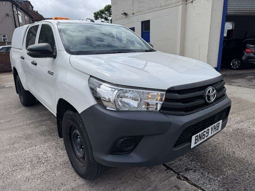 A 2019 TOYOTA HI-LUX 2.4 D-4D Active Pickup Extended Cab 4dr Diesel Manual 4WD Euro 6 (3.5t) (15 A 2019 TOYOTA HI-LUX 2.4 D-4D Active Pickup Extended Cab 4dr Diesel Manual 4WD Euro 6 (3.5t) (15