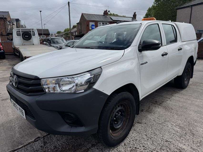 A 2019 TOYOTA HI-LUX 2.4 D-4D Active Pickup Extended Cab 4dr Diesel Manual 4WD Euro 6 (3.5t) (15 A 2019 TOYOTA HI-LUX 2.4 D-4D Active Pickup Extended Cab 4dr Diesel Manual 4WD Euro 6 (3.5t) (15