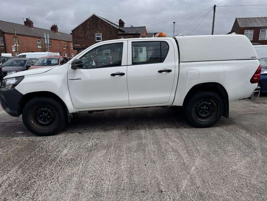 A 2019 TOYOTA HI-LUX 2.4 D-4D Active Pickup Extended Cab 4dr Diesel Manual 4WD Euro 6 (3.5t) (15 A 2019 TOYOTA HI-LUX 2.4 D-4D Active Pickup Extended Cab 4dr Diesel Manual 4WD Euro 6 (3.5t) (15